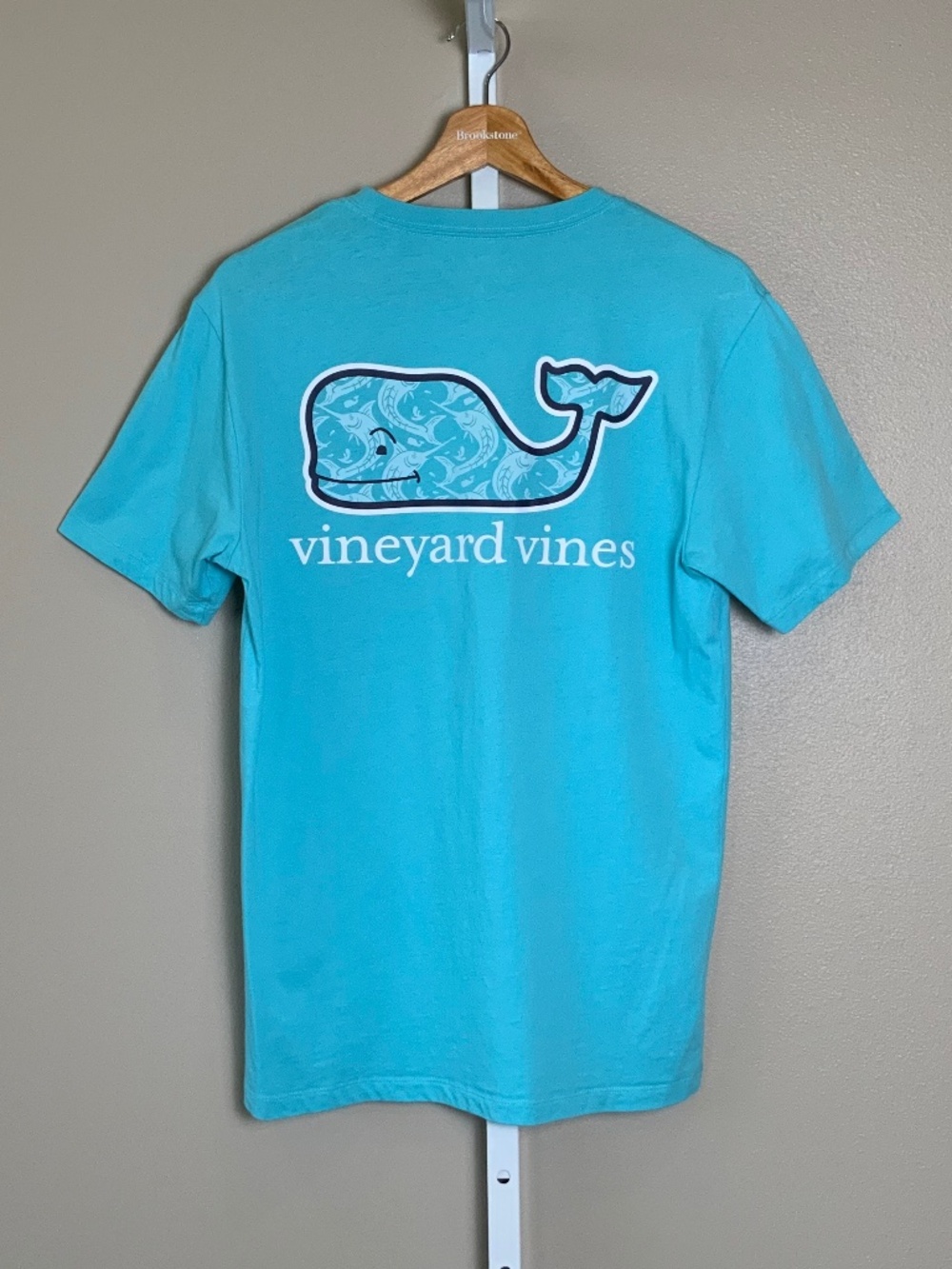 Vineyard Vines Marlin Out of Water Whale Fill Front Pocket Short Sleeve T-Shirt